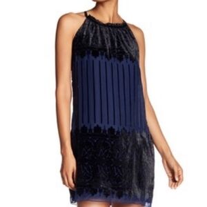 Stunning Velvet accents navy black dress size 10 Max Studio